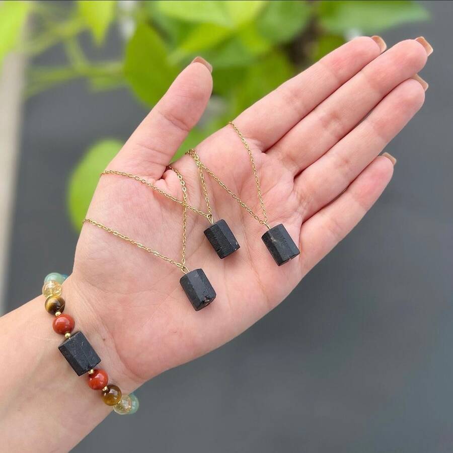 آویز تورمالین سیاه