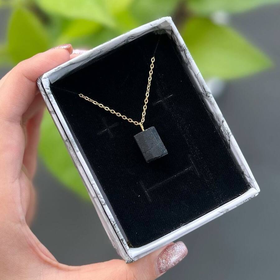 آویز تورمالین سیاه