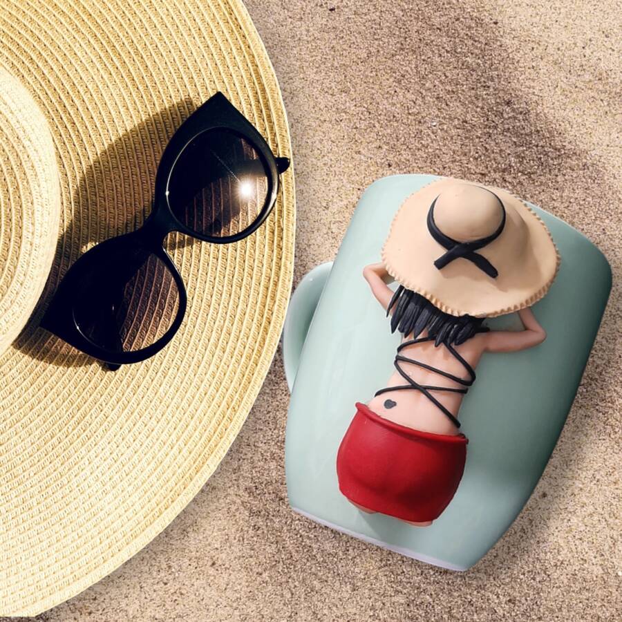 دخترک کلاه حصیری