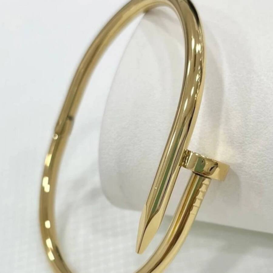 دستبند میخی تاشو