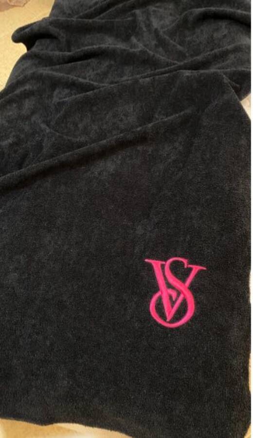 حوله مشکی ویکتوریا سکرت