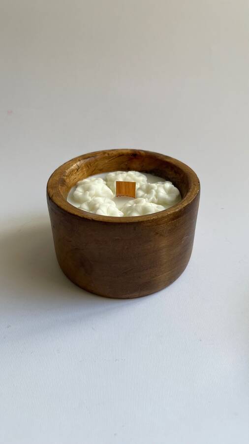 شمع با ظروف چوب گردو