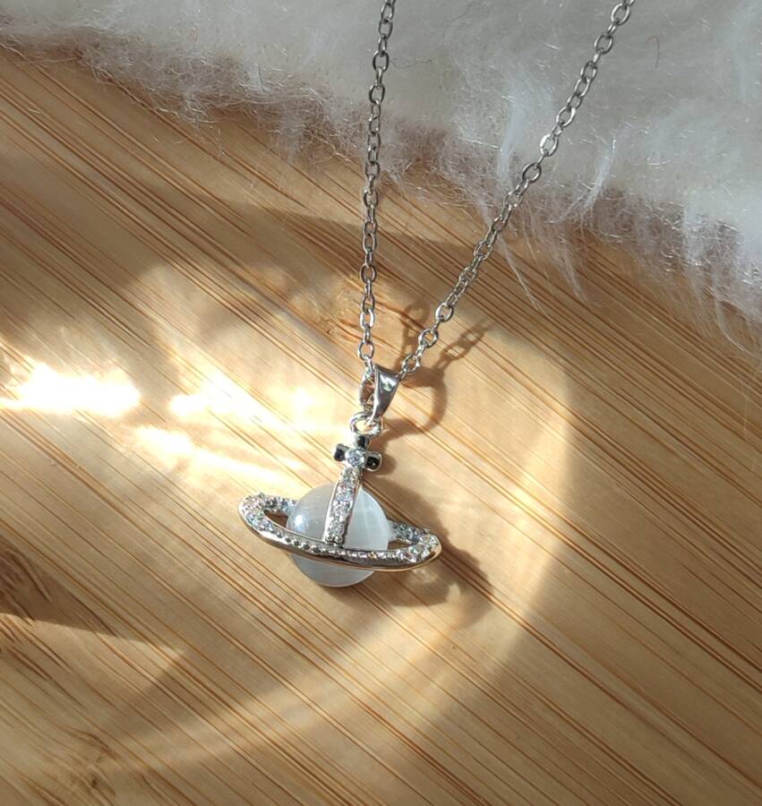 گردنبند زحل مات با سنگ سوارسکی