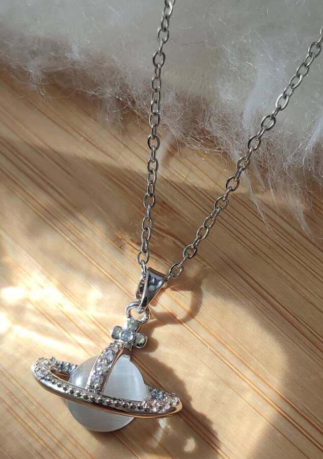 گردنبند زحل مات با سنگ سوارسکی