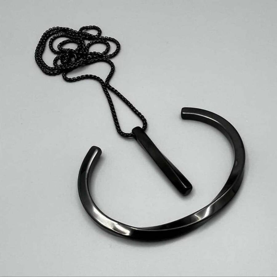 ست گردنبند و بنگل مکعب پیچی 