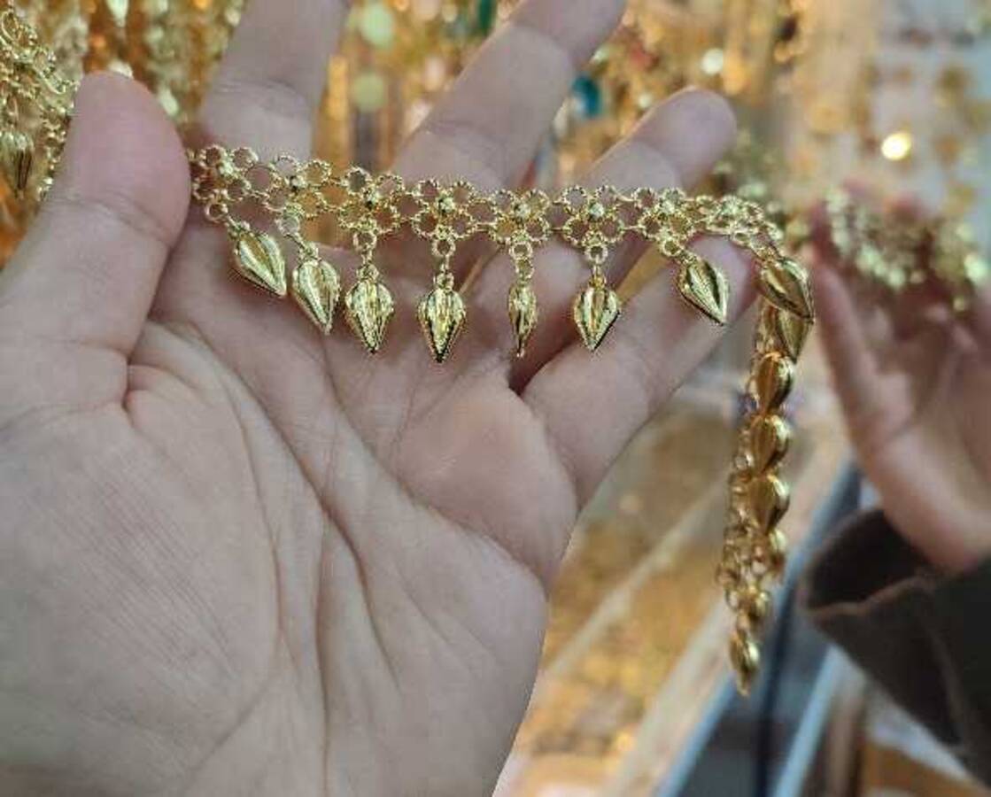 دور سخمه ( حاشیه لباس طرح طلا )