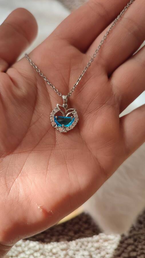 گردنبند دم وال و دریاچه